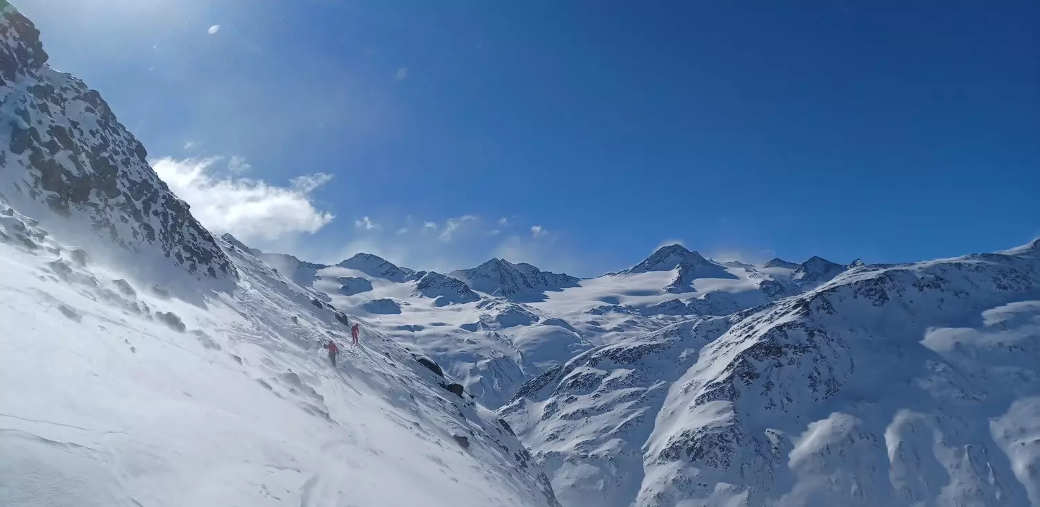 Nepríjemný traverz kúsok pred ľadovcom Kesselmandferner.