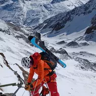 Zo sedla Mitterkarjoch vedie zaistená cesta na ľadovec Mitterkarferner (časť ferraty býva zväčša pod snehom, je potrebné sa pripraviť na prípadné istenie alebo zlaňovanie – podľa podmienok).