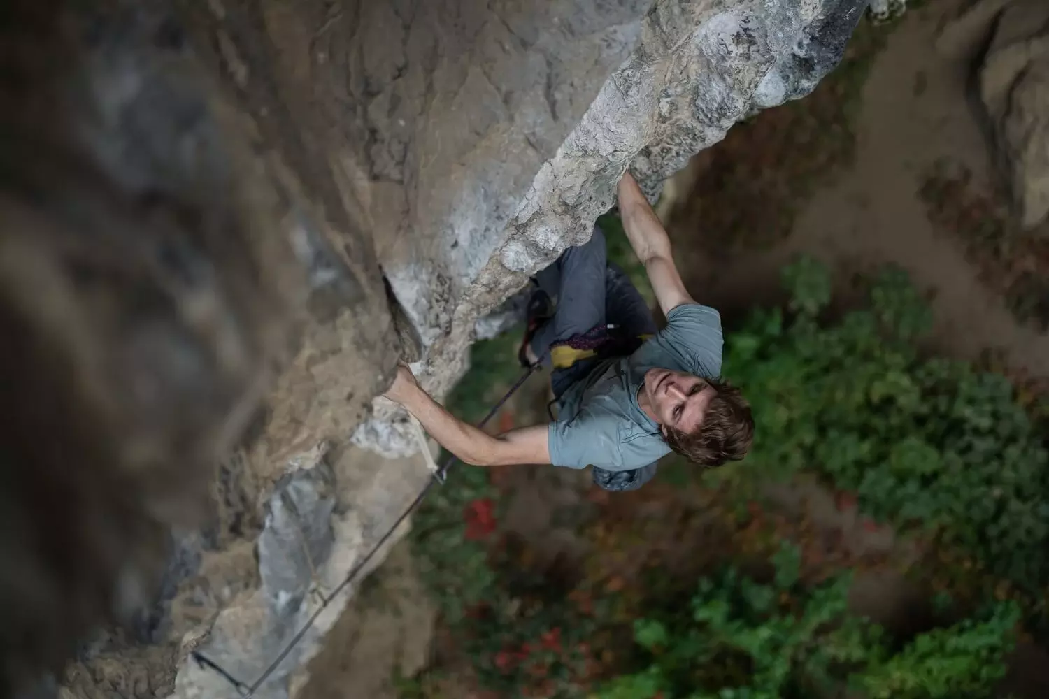 osp4konecnyjakubclimberbehindlens