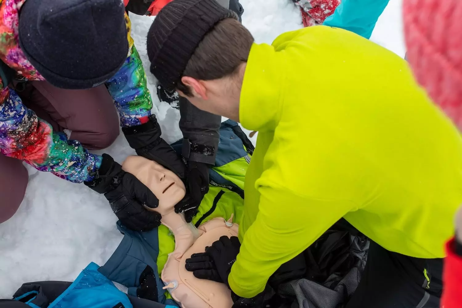 Nácvik resuscitace a stabilizace lavinové oběti.