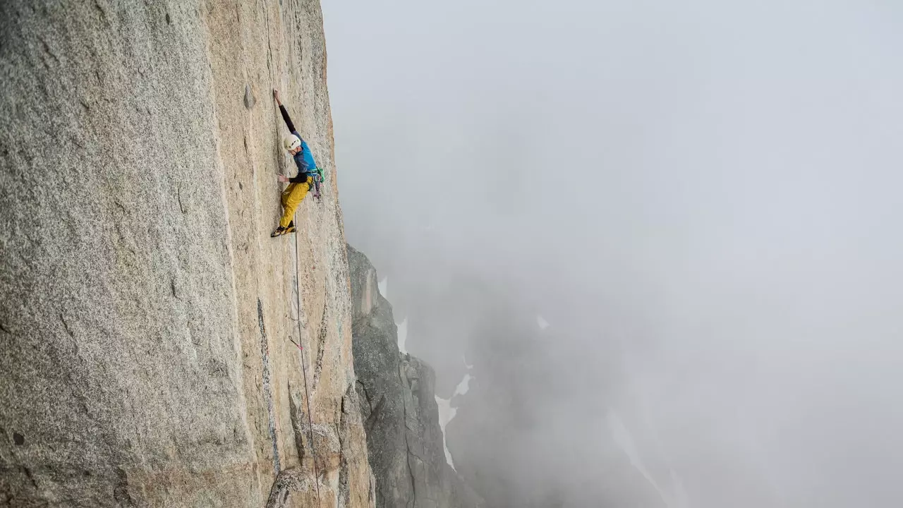 Ondra Hašek počas prvního pokusu o přelez cesty. Autor fotografie: www.stanislavmitac.com