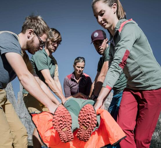 V8A4853_FirstAid_S19_CinqueTorri_HansiHeckmair_HiRes (1)