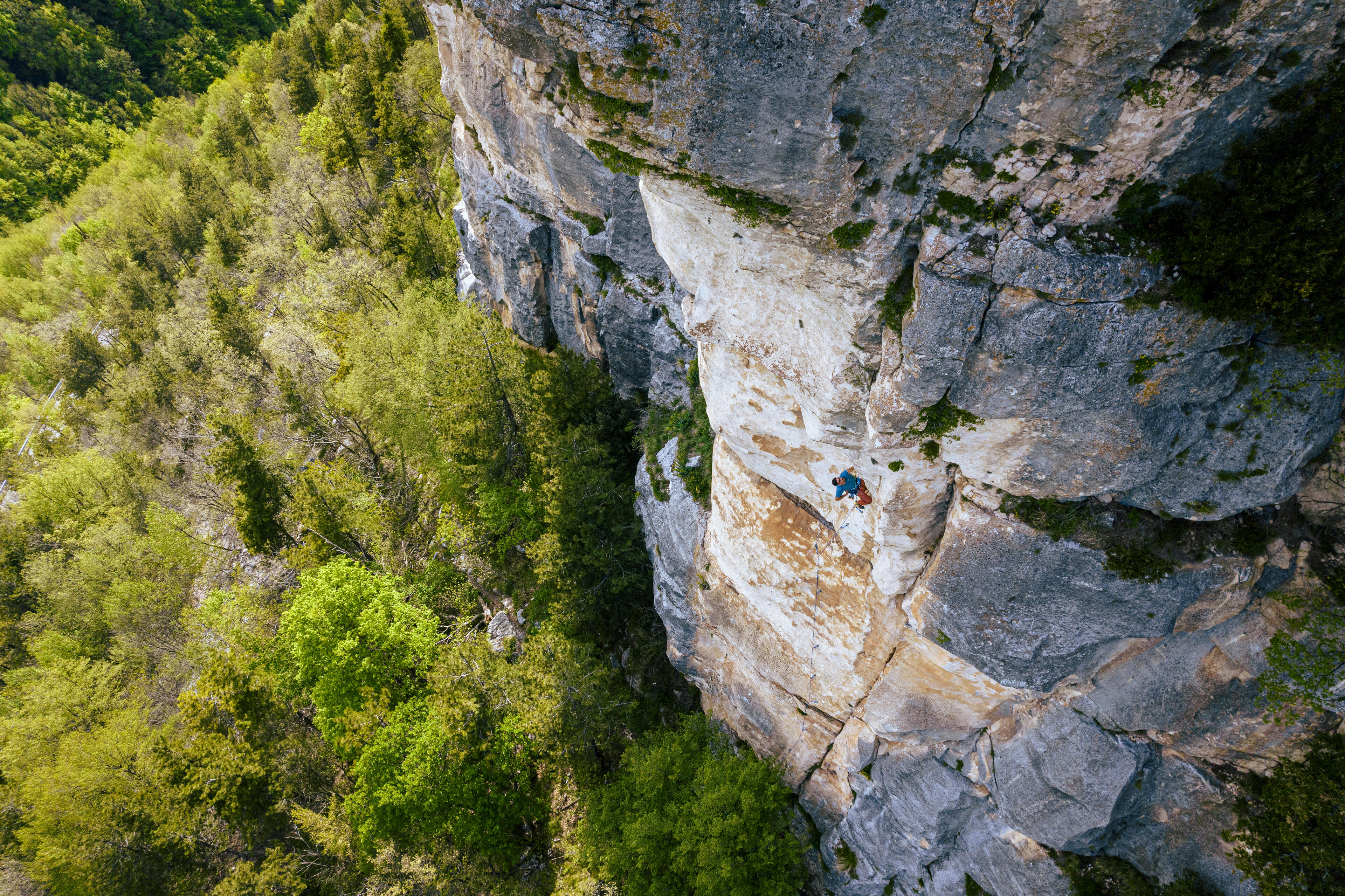 13_A.D’Addazio_Roccamorice_Italy-photo_by_F.Guerra-Climbing_Technology_HD_SS25_BG