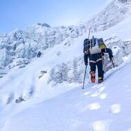 Peter, Nives a Romano v ľadopáde pod prvým táborom