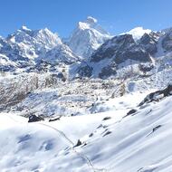 Pohľad na sedemtisícovú Jannu zo sedla Selele La