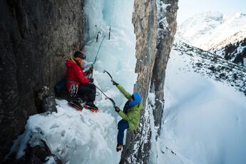 SilvanMetz_2025_ME__SilvanMetz_Iceclimbing_Pinnistal_25-54 - Large (kopie)