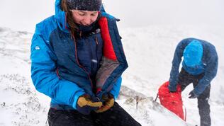 ME AW22 Winter Walking 446 - Large_FLASH2