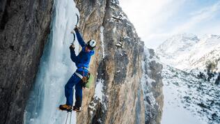 SilvanMetz_2025_ME__SilvanMetz_Iceclimbing_Pinnistal_25-67 - Large